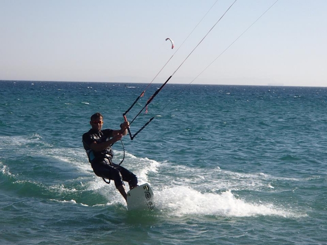 Deslizandose con la tabla de Pachamama KC